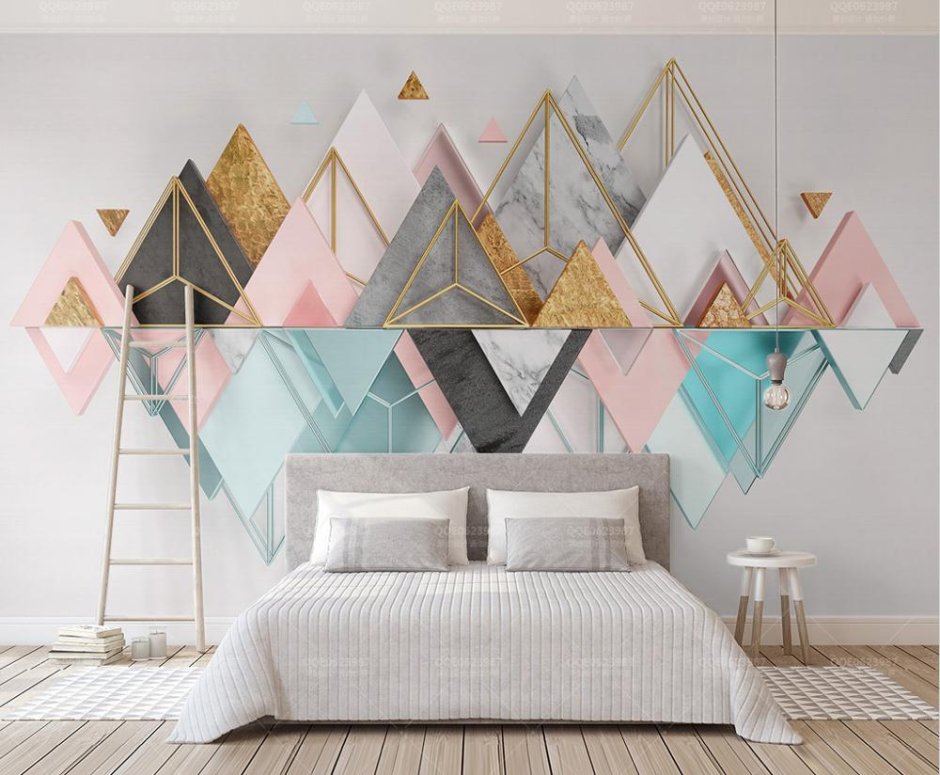 Разноцветные треугольники на стене