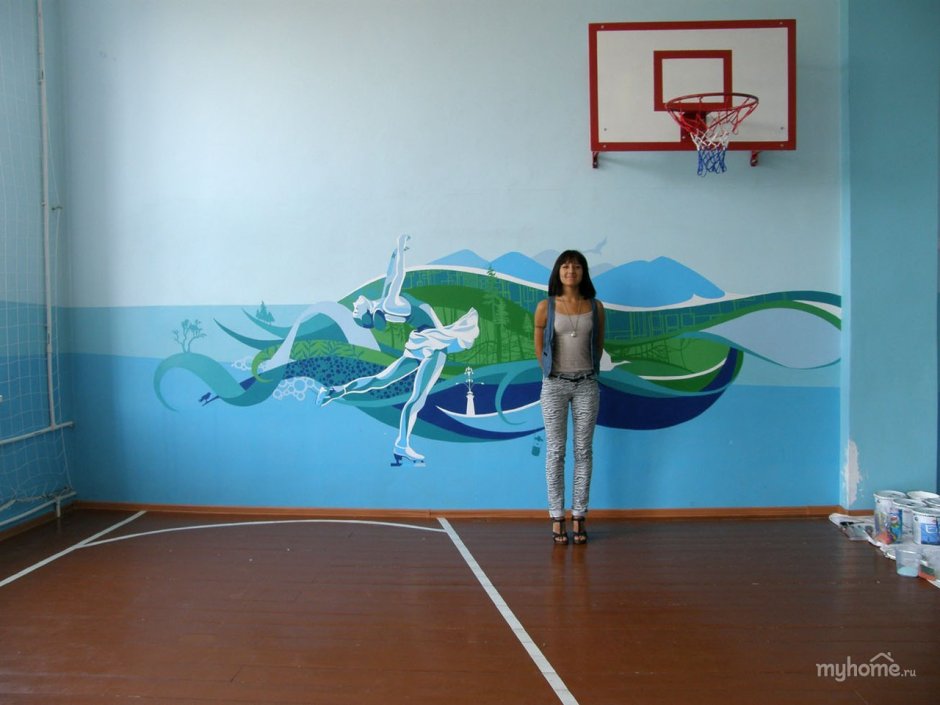 Роспись стен в спортзале школы