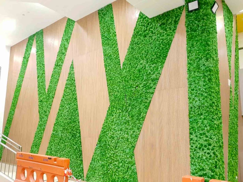 Дизайн стены с искусственной травой