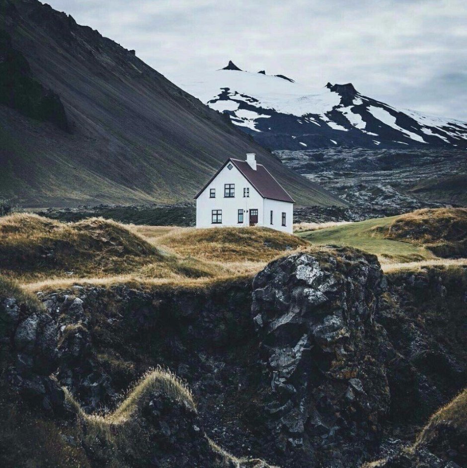 Маленький домик в горах