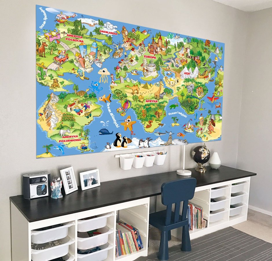 Карта мира в интерьере детской комнаты