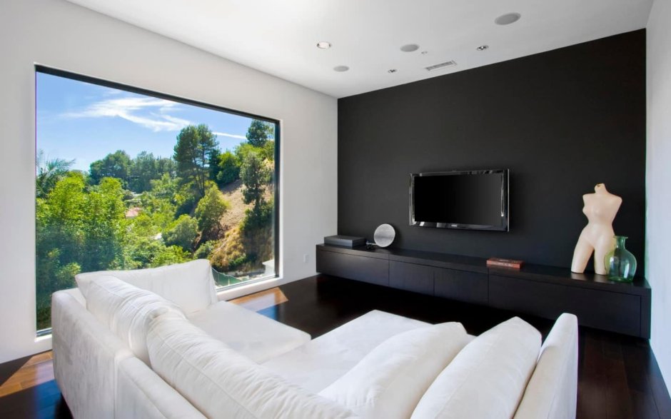 Спальня в современном стиле с телевизором