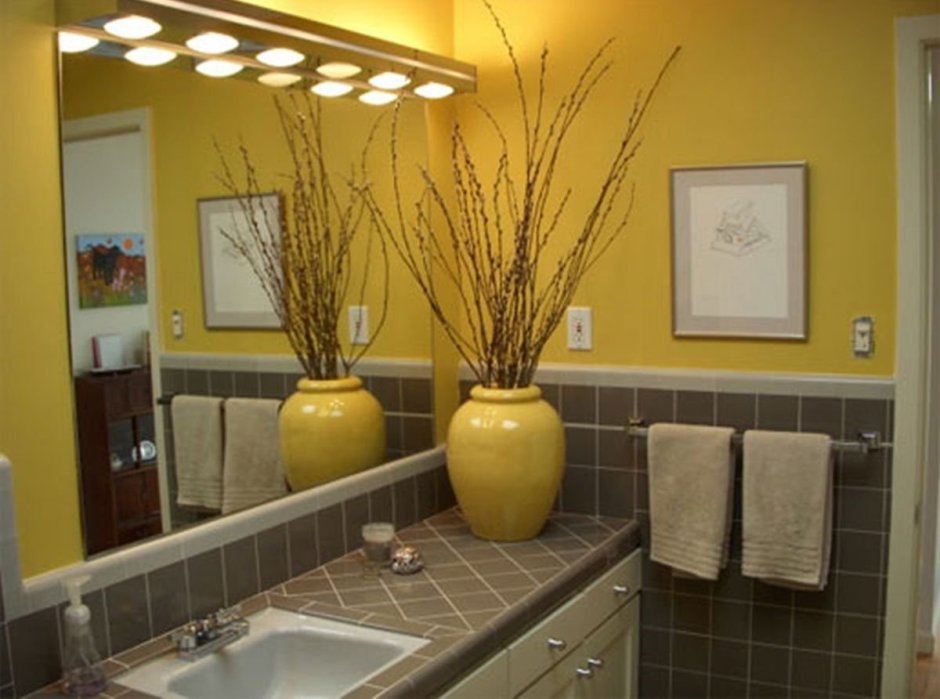 Желто белая ванная комната