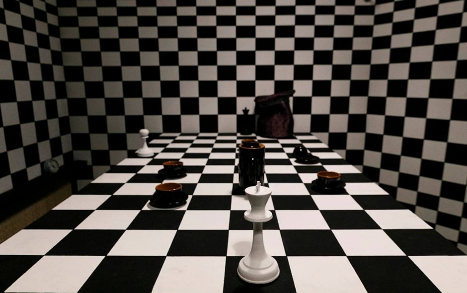 Комната в шахматном стиле