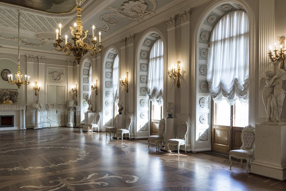 Гатчинский дворец белый зал
