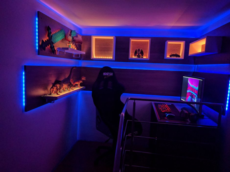 Геймерская комната с неоновой подсветкой