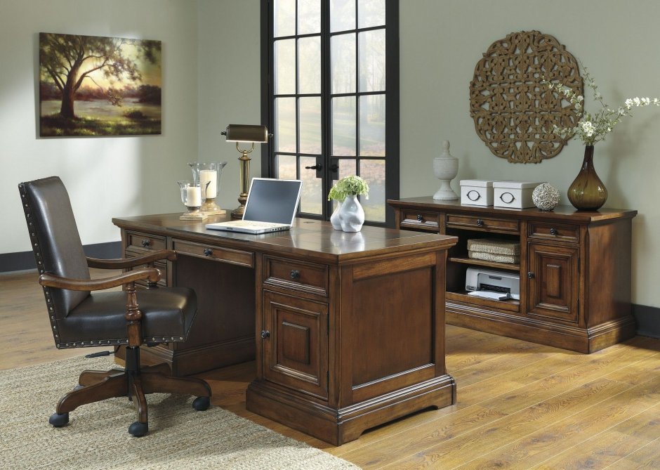 Письменный стол для домашнего кабинета