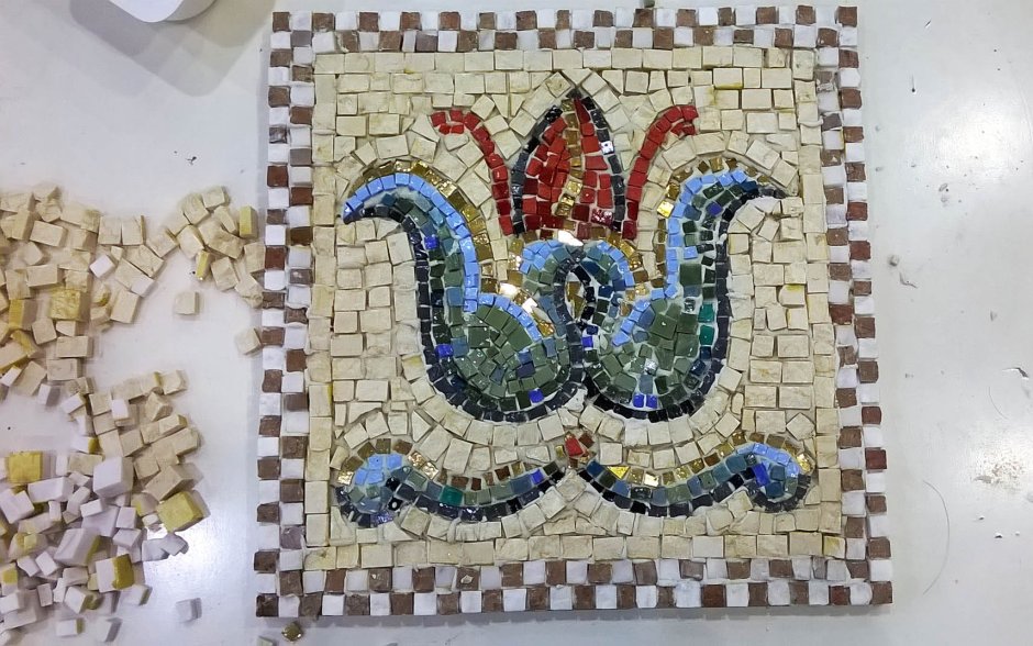 Декоративное панно из мозаики