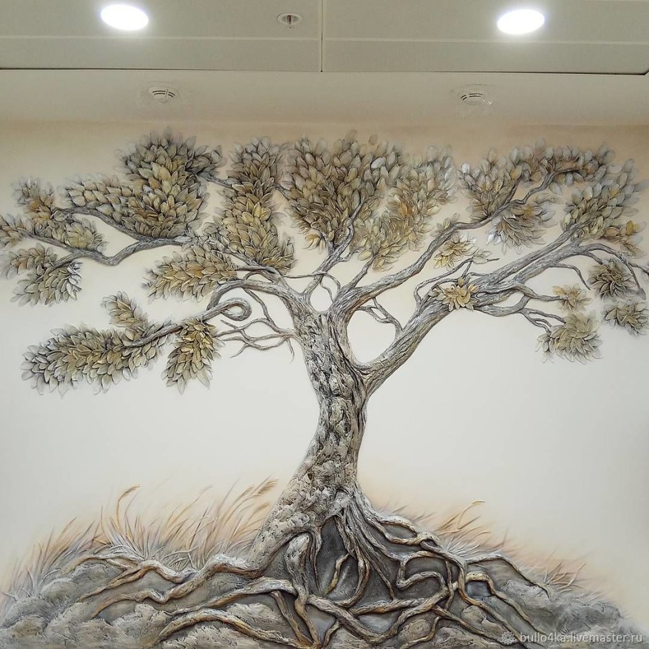 Гипсовое дерево на стене