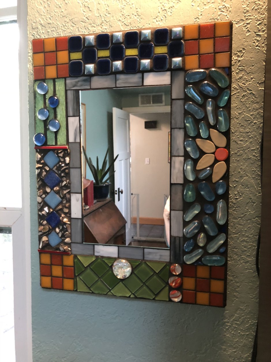 Прямоугольное зеркало в мозаичной плитке