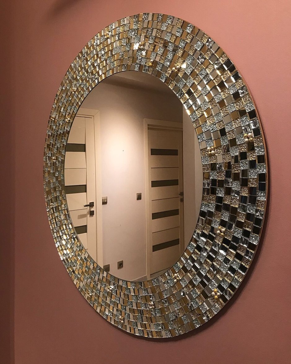 Зеркальная мозаика в интерьере прихожей