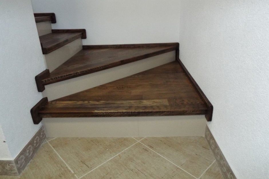 Отделка ступеней бетонной лестницы в доме (65 фото)