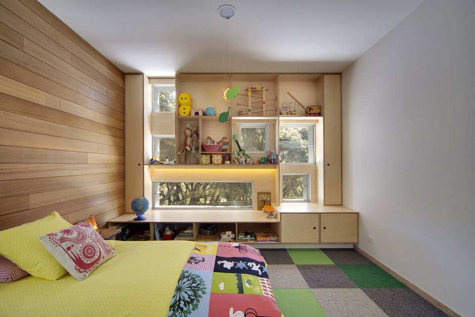Оконное пространство в детской комнате