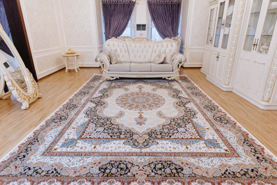 Дагестанские ковры в интерьере гостиной