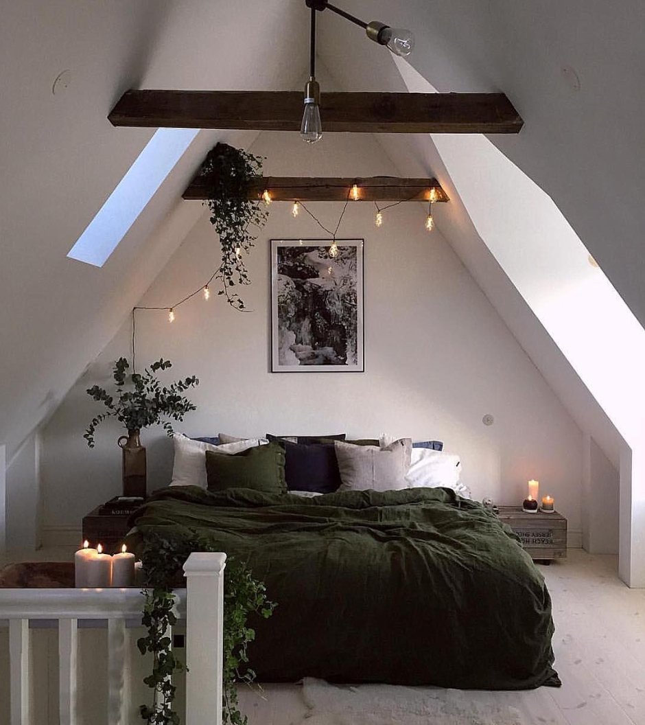 Комната с наклонным потолком