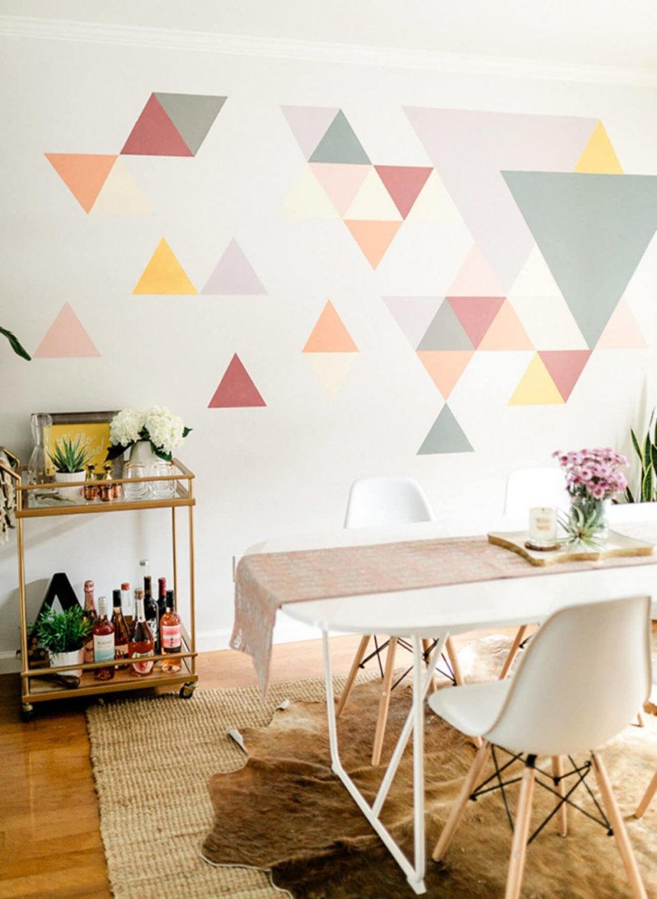 Покраска стен цветные треугольники