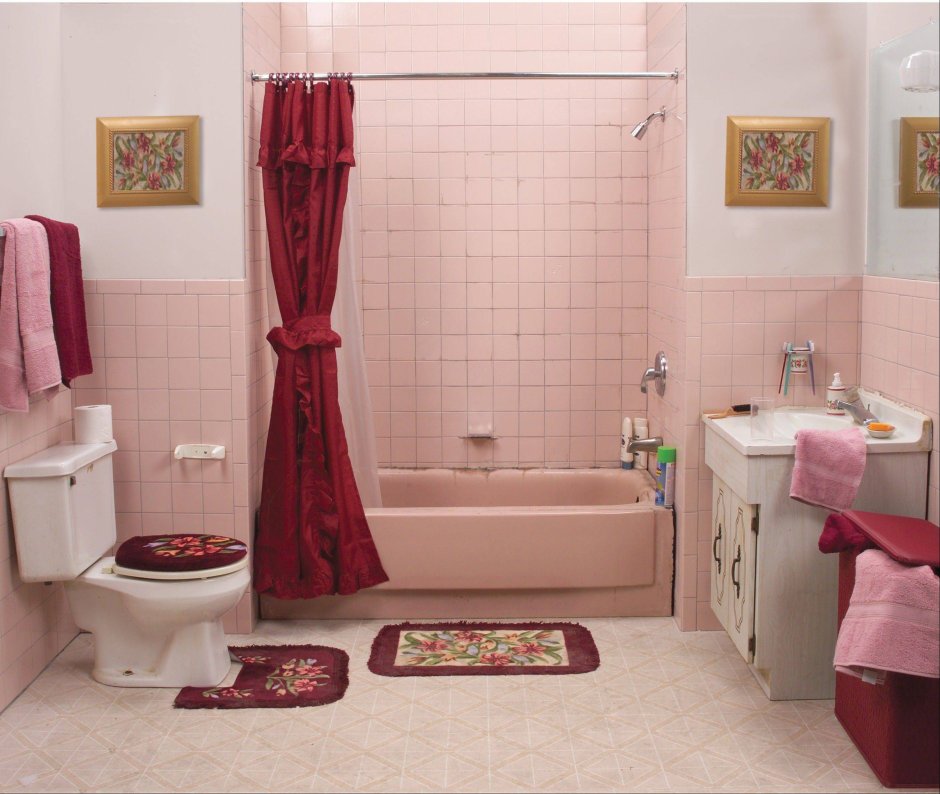 Мебель для ванной комнаты в розовых тонах