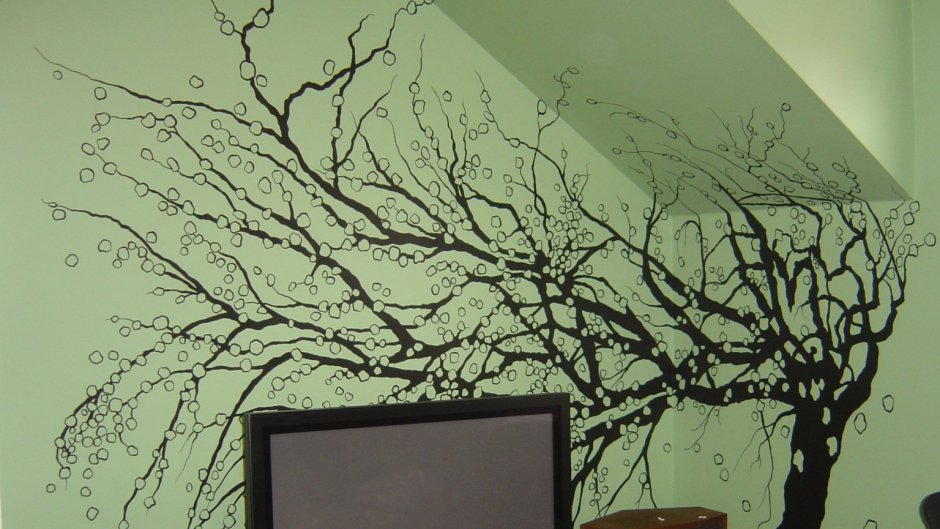 Роспись стен в квартире деревья