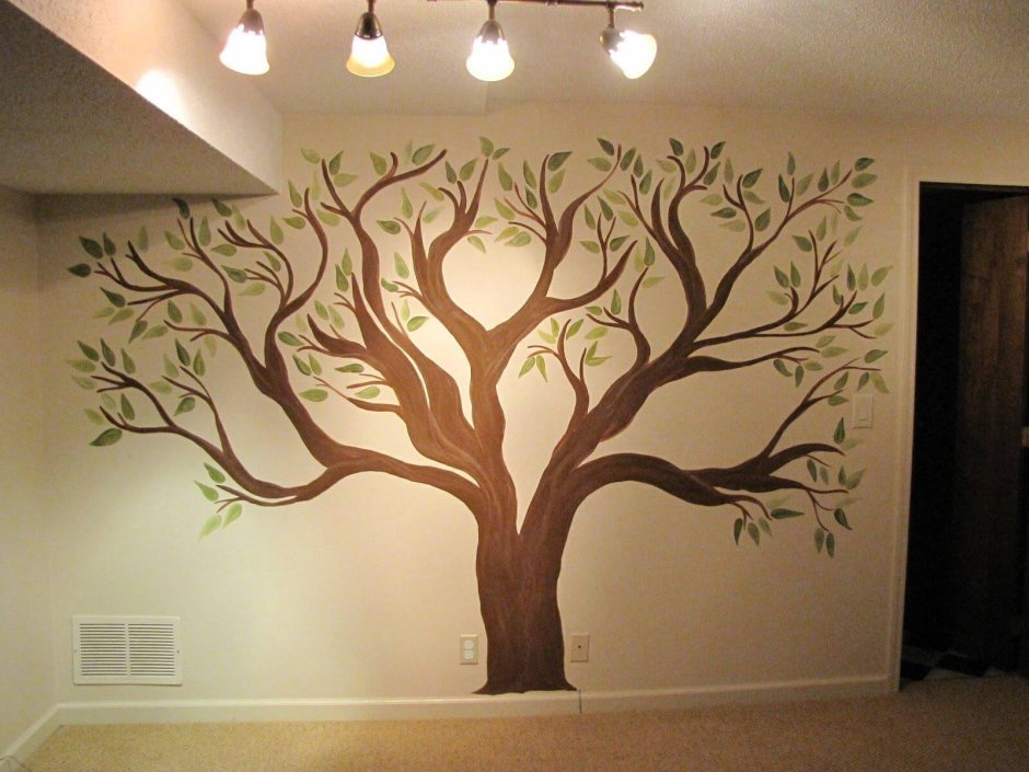 Угловое дерево на стене
