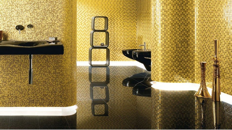 Ванна с золотой мозаикой