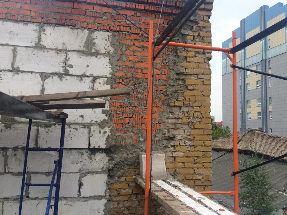 Усиление стен стальными обоймами
