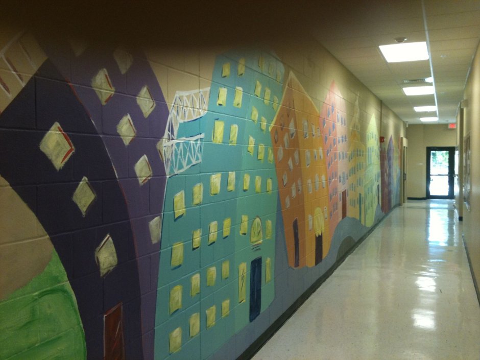 Стены коридора в школе