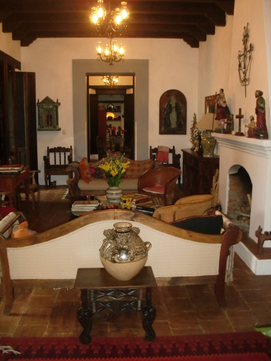 Мебель в испанском стиле