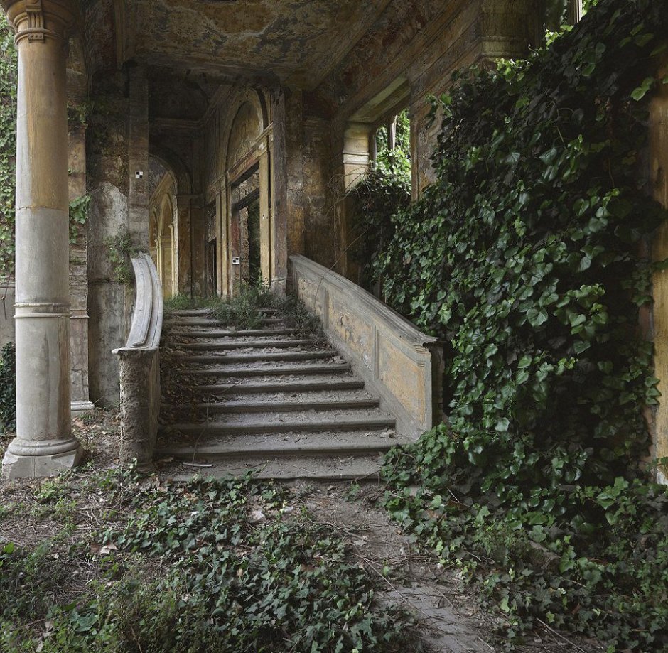 Заброшенный дворец в Испании принца Саида Хасима