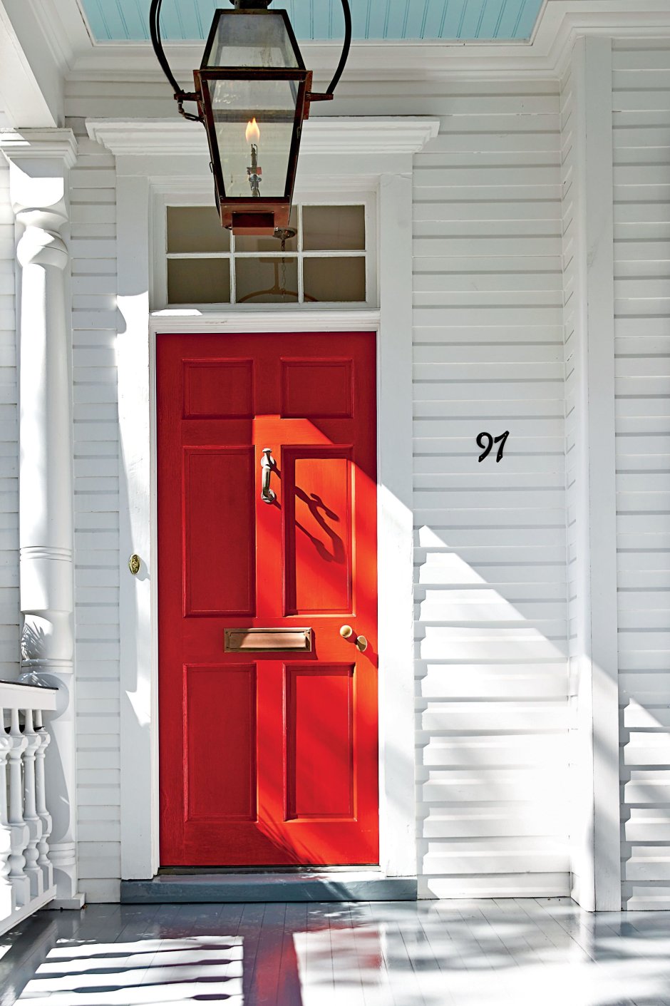 Дом с красной дверью