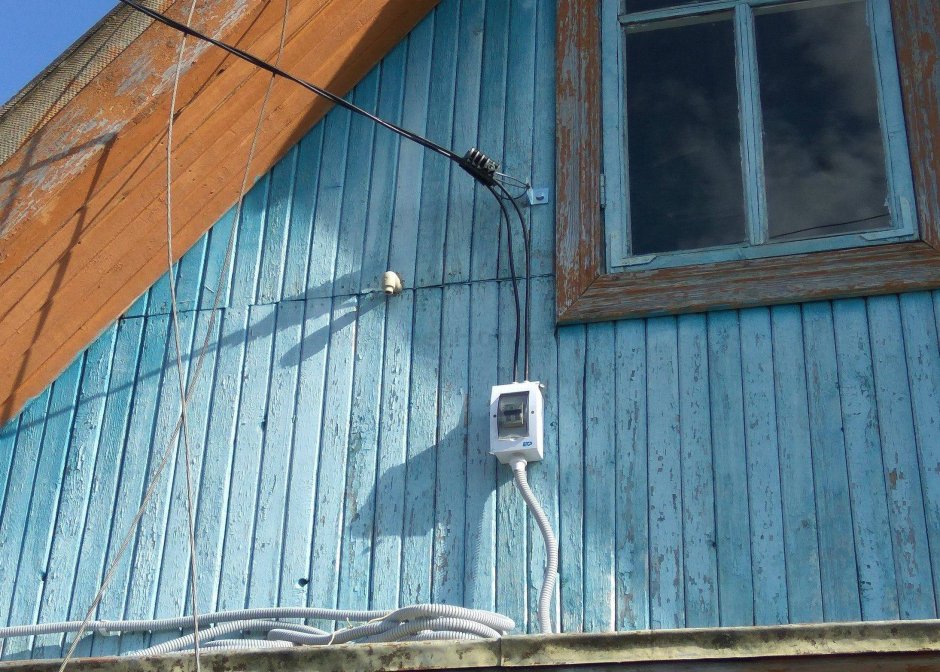 Ввод электрокабеля СИП В деревянный дом