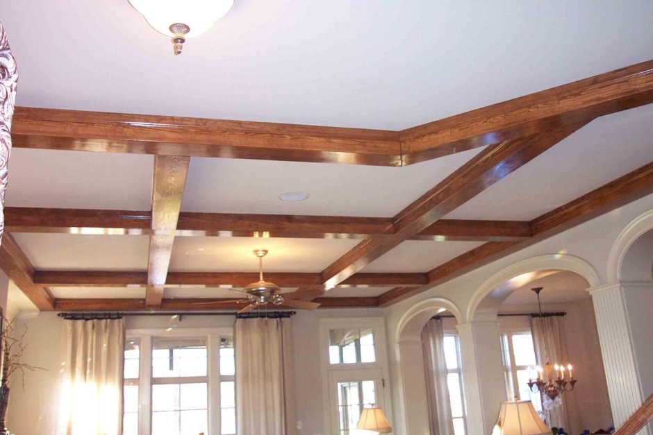 Декоративный деревянный потолок