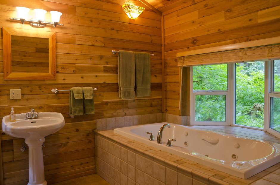 Интерьер туалета в деревянном доме