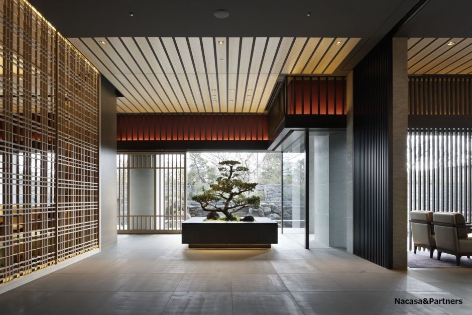 Огромный вестибюль в японском стиле