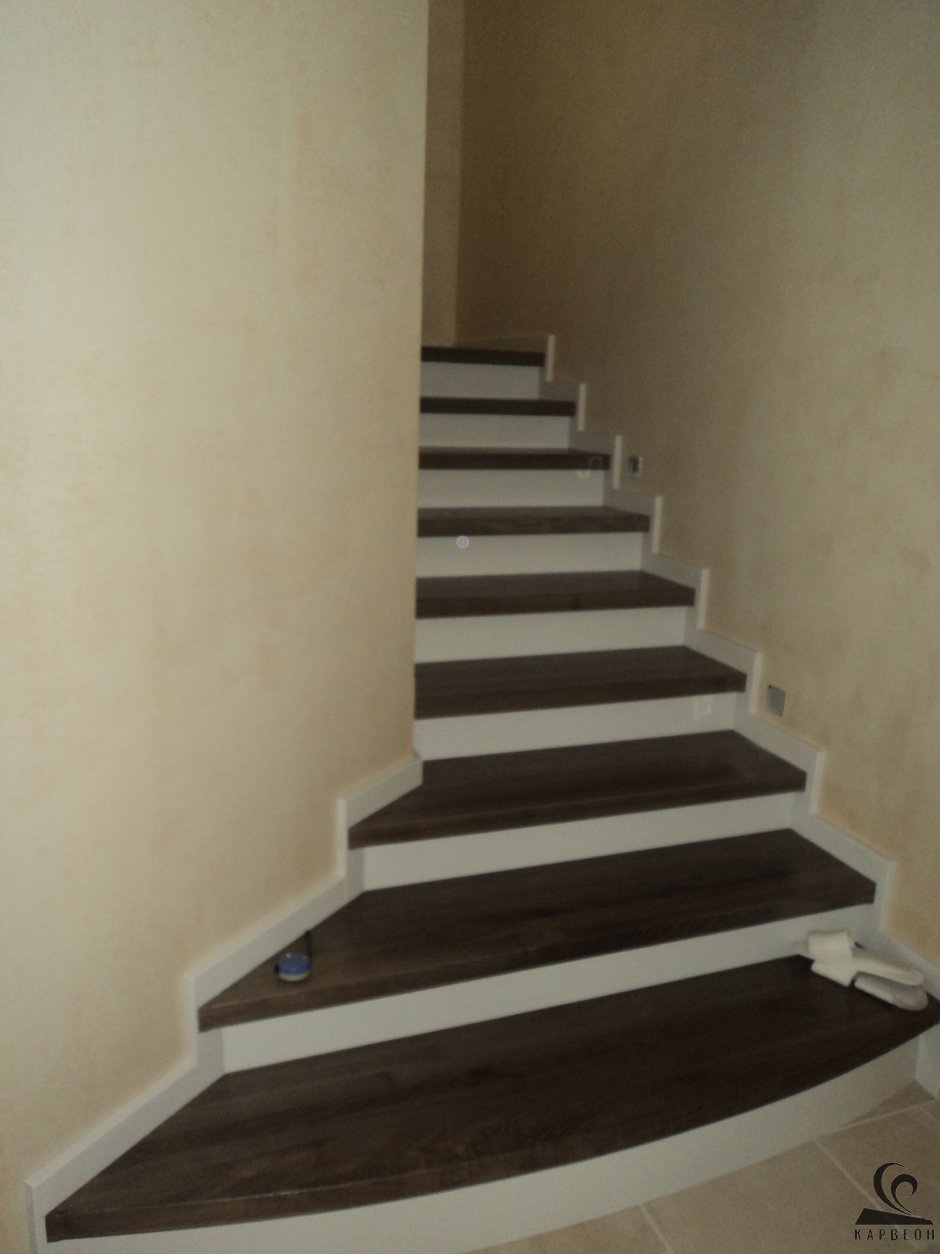 Отделка бетонной лестницы кварцвиниловой плиткой