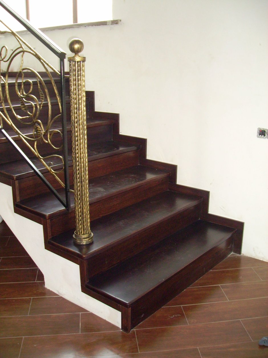 Бетонная лестница с закругленными ступенями