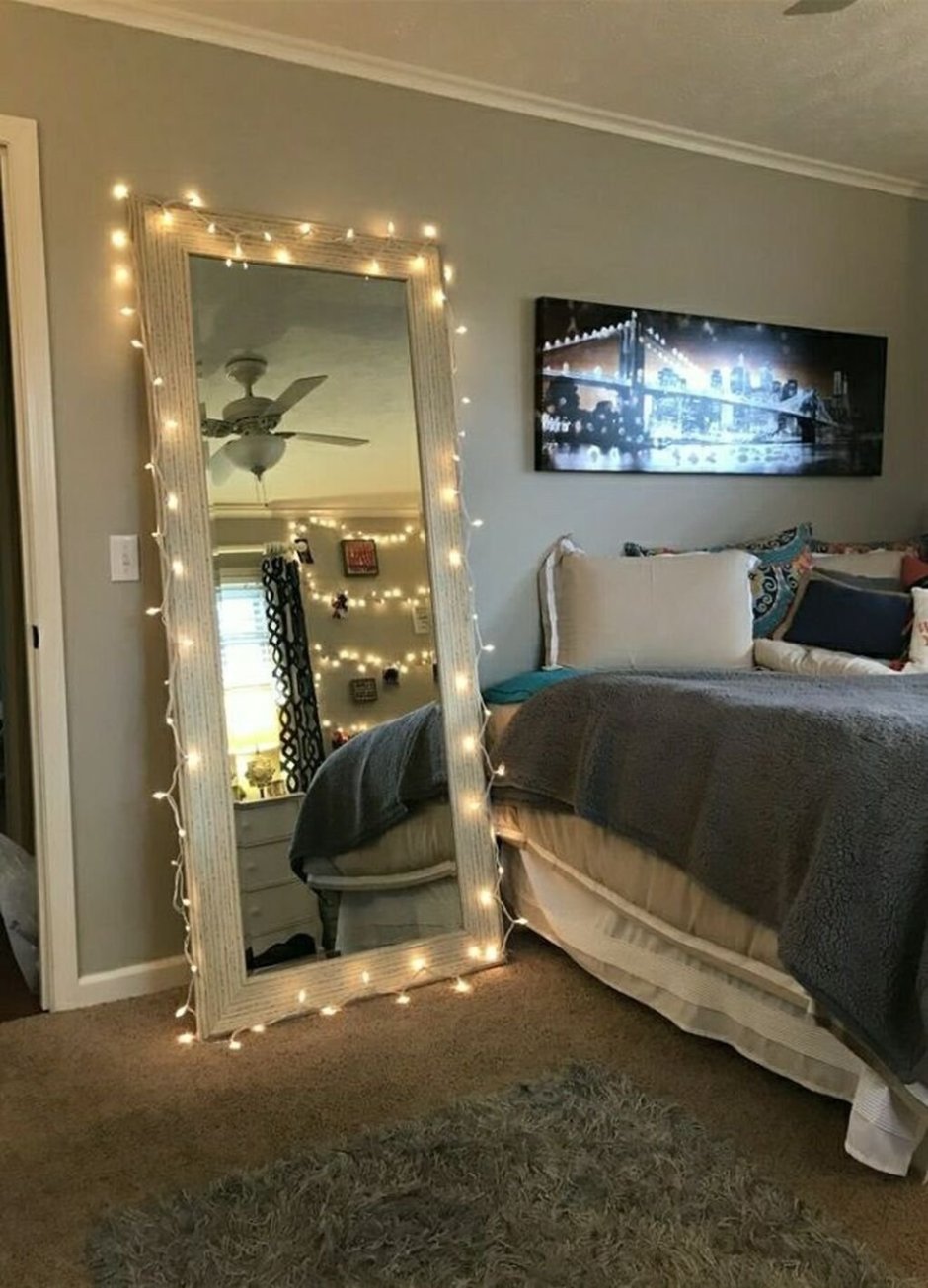 Большие зеркала в спальне