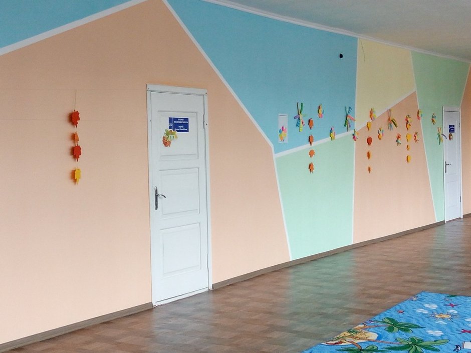 Покраска стен в школе