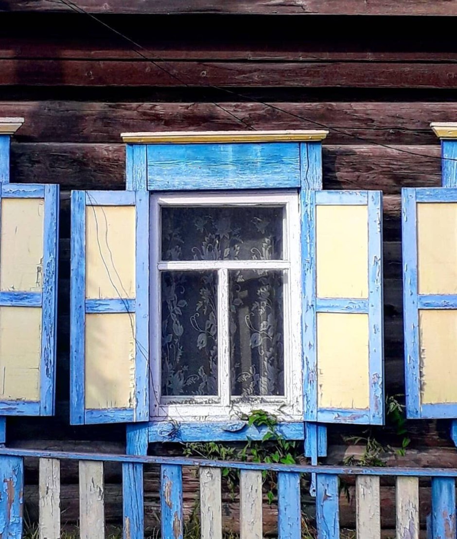 Окна в старый деревянный дом