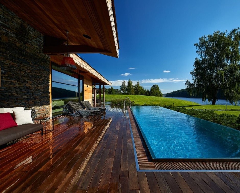 Дом с бассейном с видом на море