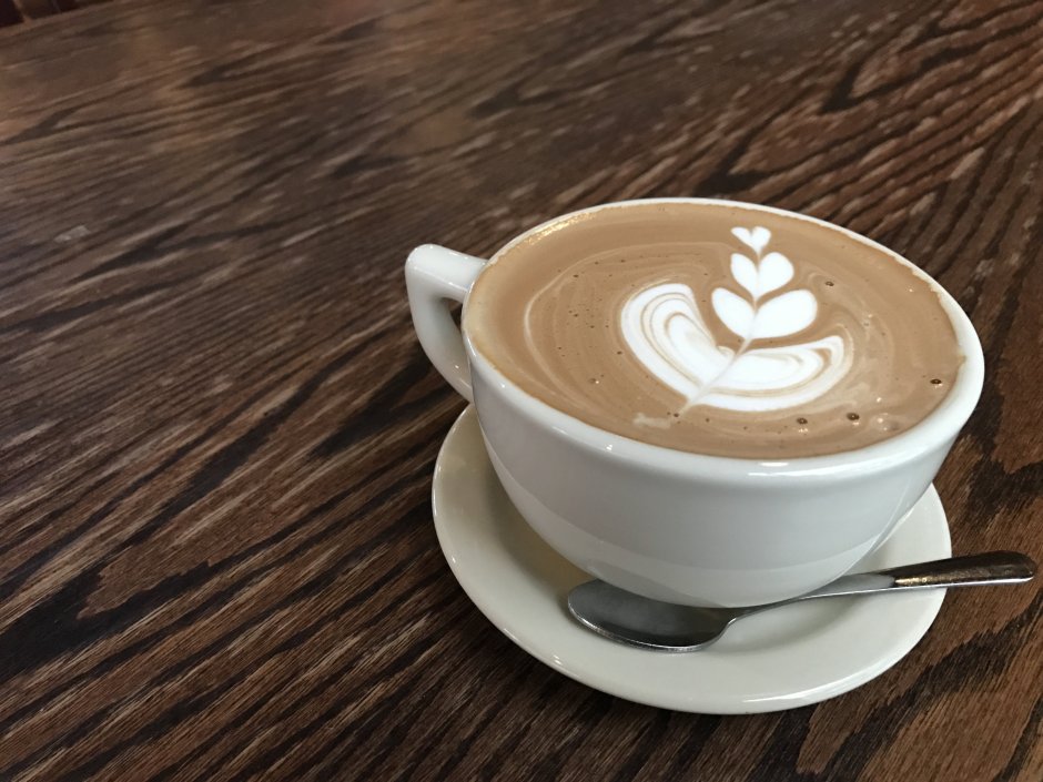 Чашечка кофе в уютном кафе