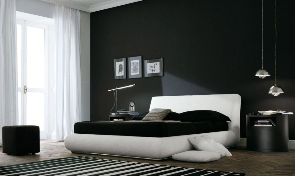 Белая спальня с черной мебелью