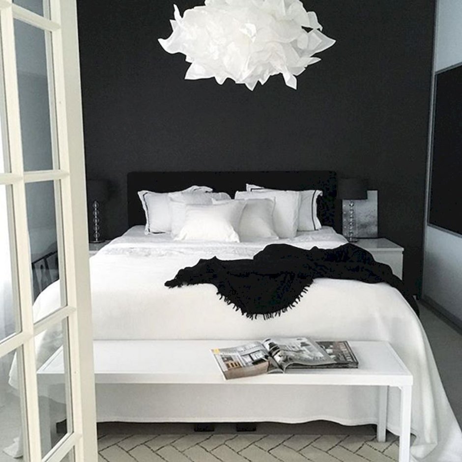 Спальня в черно белом цвете