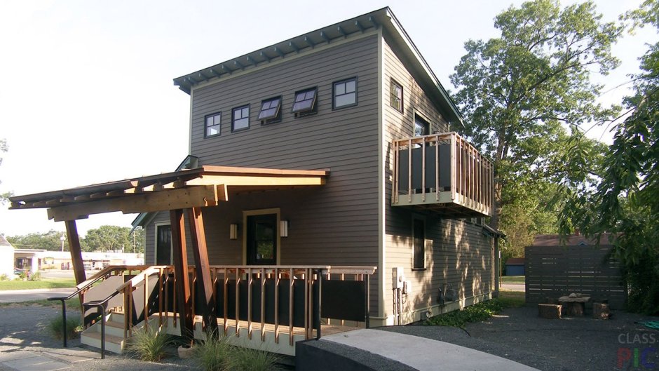 Двухэтажный индивидуальный дом с односкатной крышей