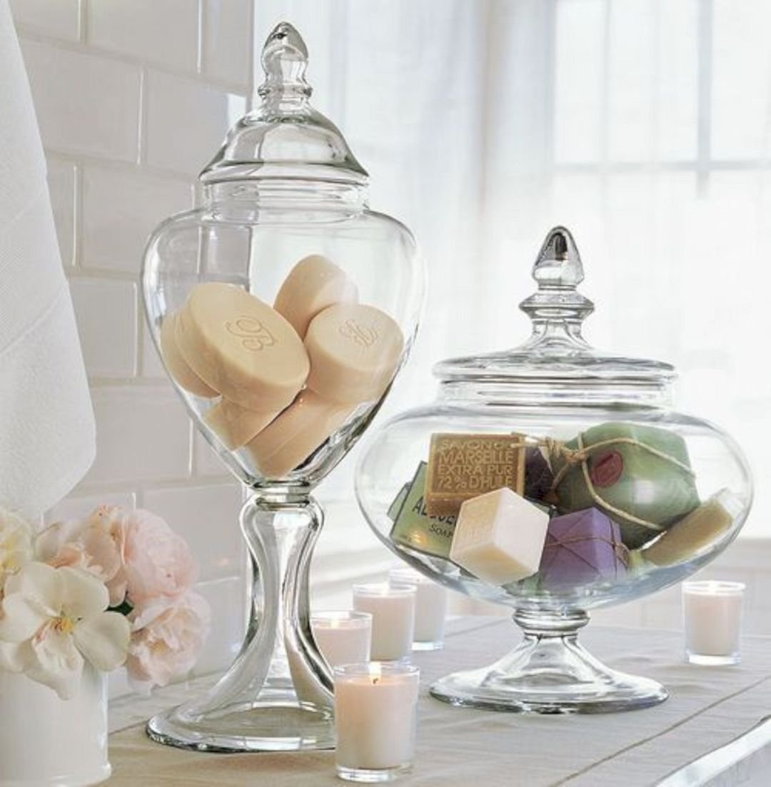 Вазочки на кухне. Стеклянные вазы в интерьере. Стеклянные баночки для ванной. Стеклянная ваза с крышкой для сладостей. Декор в прозрачной вазе.
