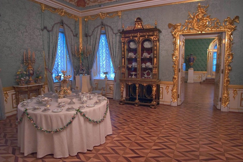 Люстры в Екатерининском Дворце в Петергофе