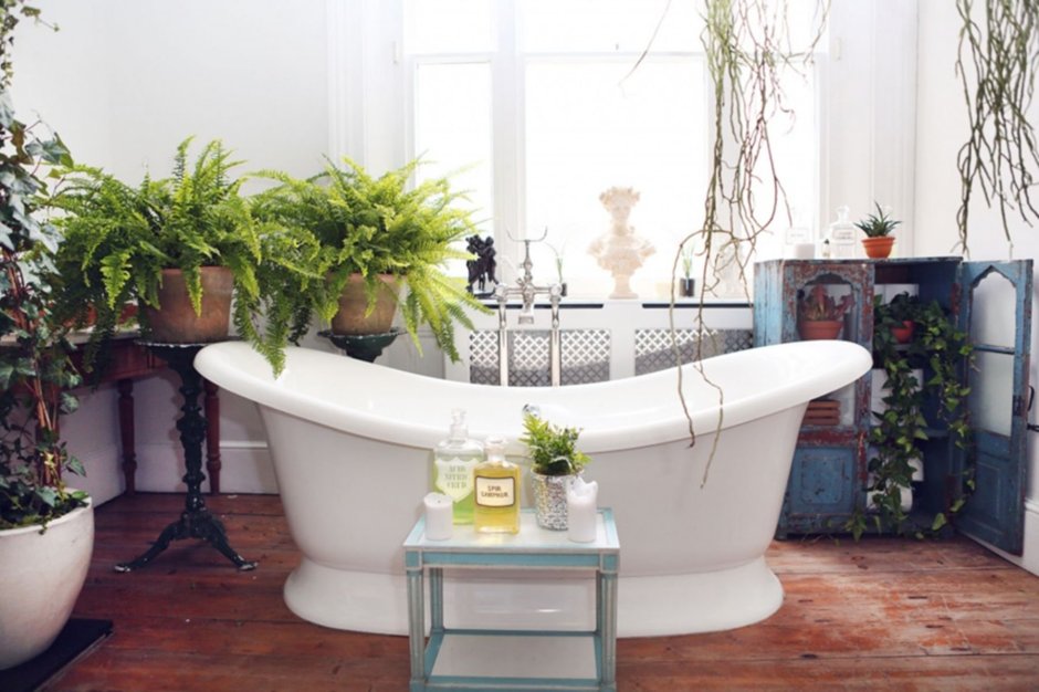 Интерьер ванной с растениями