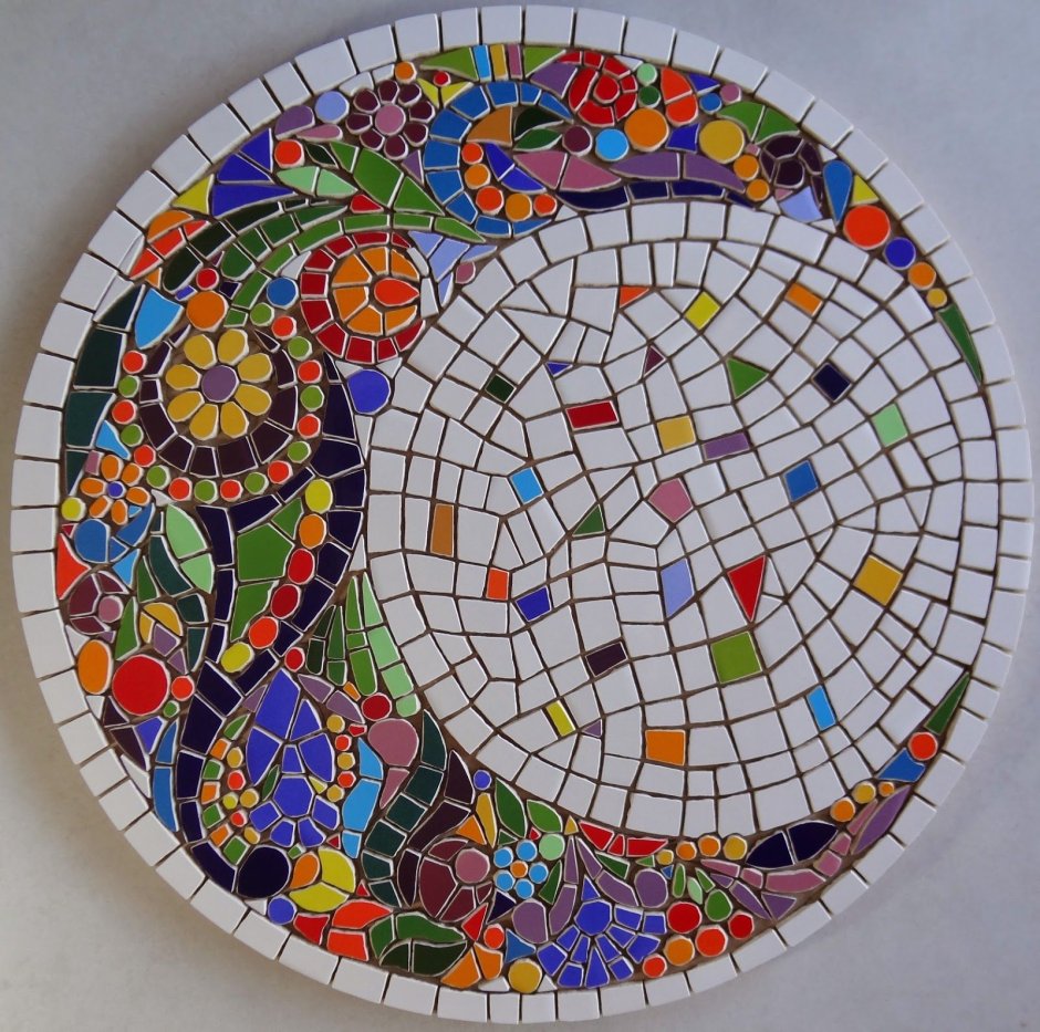 Мозаичный пол из остатков плитки