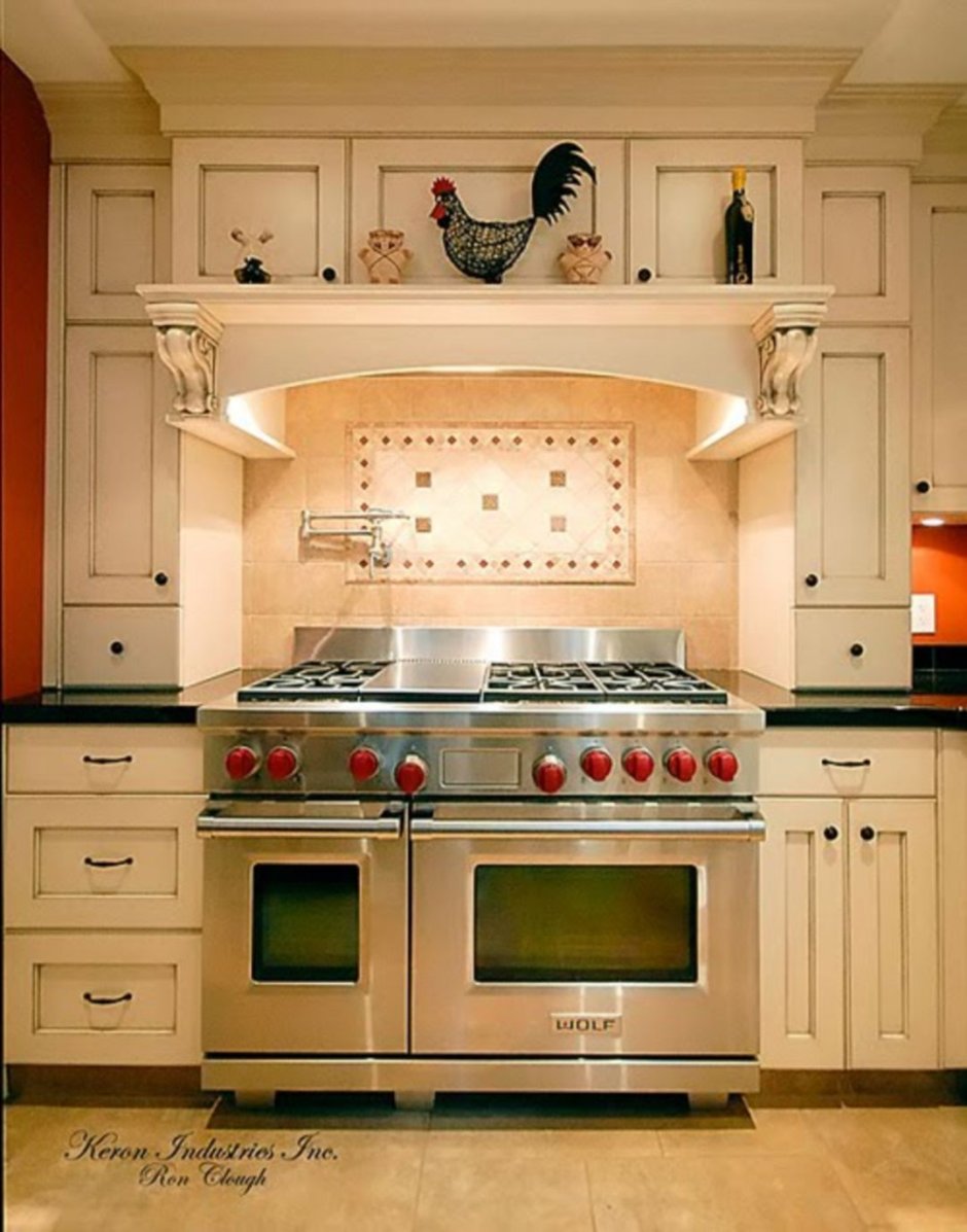 Декор над плитой на кухне