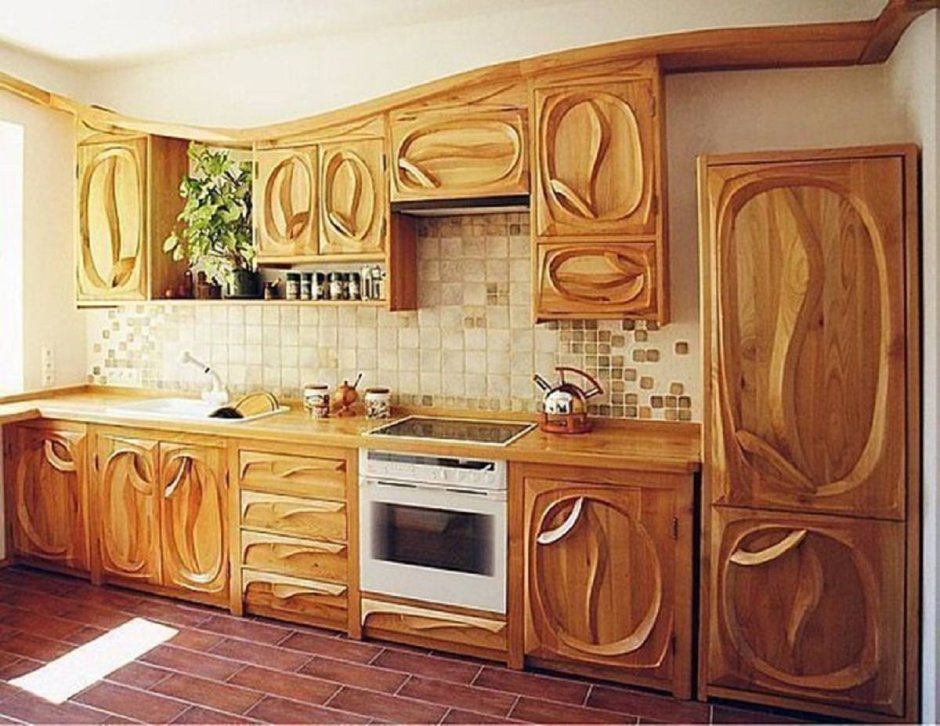 Резной кухонный гарнитур из дерева