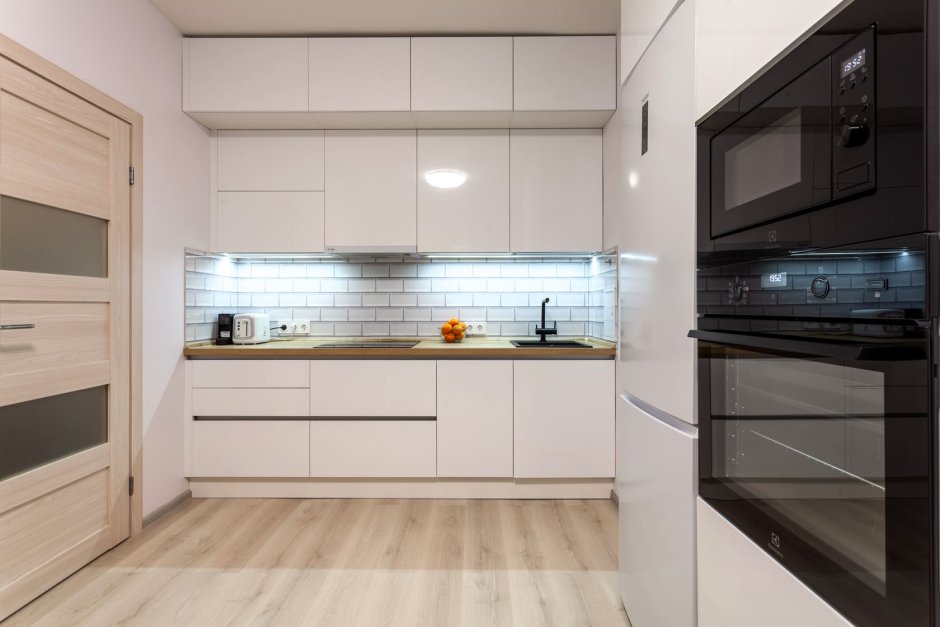 Интерьер белой кухни 12 кв м